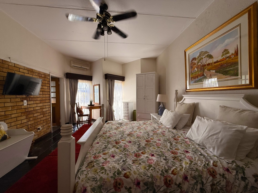 6 Bedroom Property for Sale in Van Der Hoff Park North West